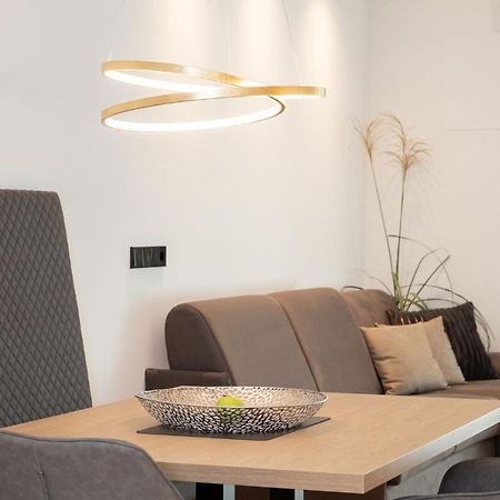 Nice Living Neue- Moderne Apartments Im Herzen Von Brixen - Kostenlose Brixencard - Ideal Fuer Familien, Paare, Geschaeftsreisende Und Allen Urlaubs Hungrigen Bagian luar foto