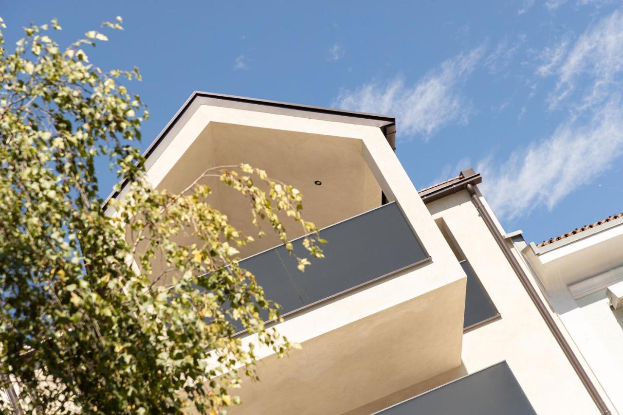 Nice Living Neue- Moderne Apartments Im Herzen Von Brixen - Kostenlose Brixencard - Ideal Fuer Familien, Paare, Geschaeftsreisende Und Allen Urlaubs Hungrigen Bagian luar foto