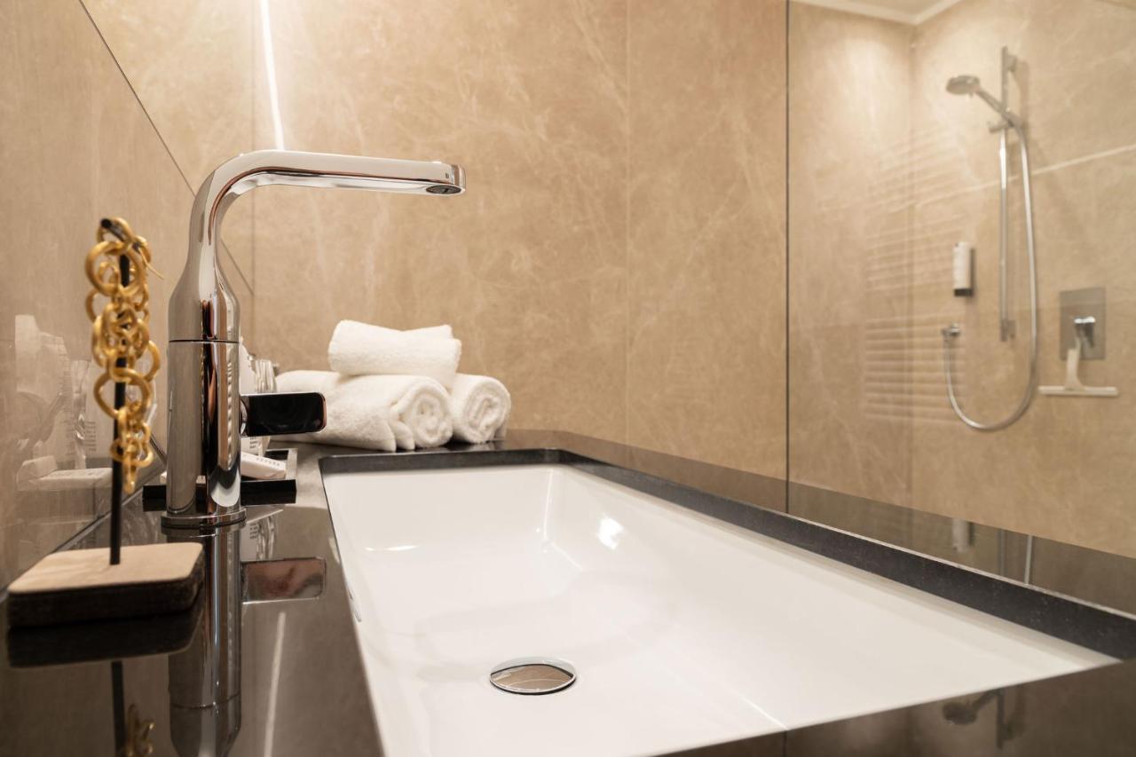 Nice Living Neue- Moderne Apartments Im Herzen Von Brixen - Kostenlose Brixencard - Ideal Fuer Familien, Paare, Geschaeftsreisende Und Allen Urlaubs Hungrigen Bagian luar foto